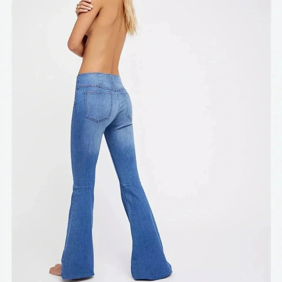 Free People Penny Pull-On Dark Wash Blue Mid Rise Flare Jeans Women’s Size 26 - Picture 2 of 12